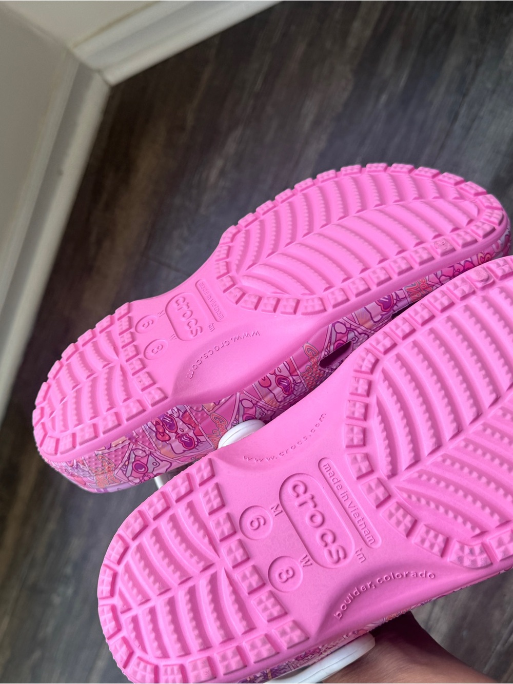 Brand new Crocs hello kitty Limited Edition pink 6 women’s - Picture 5 of 5